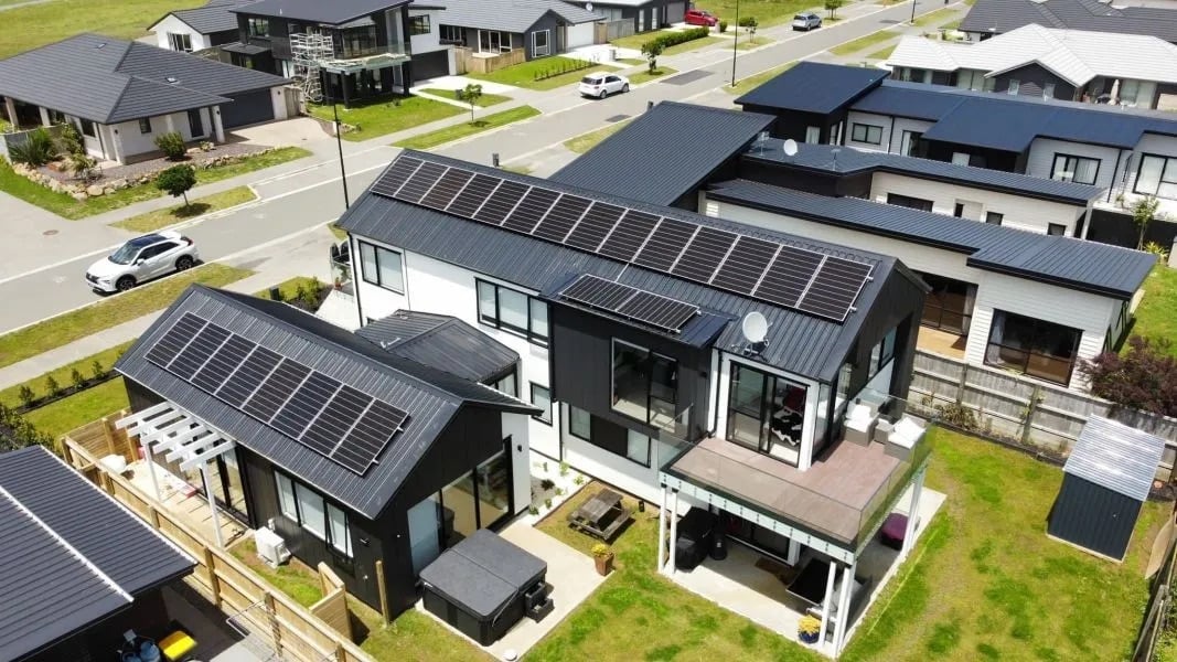 Hybrid and backup solar power system. How does it works?