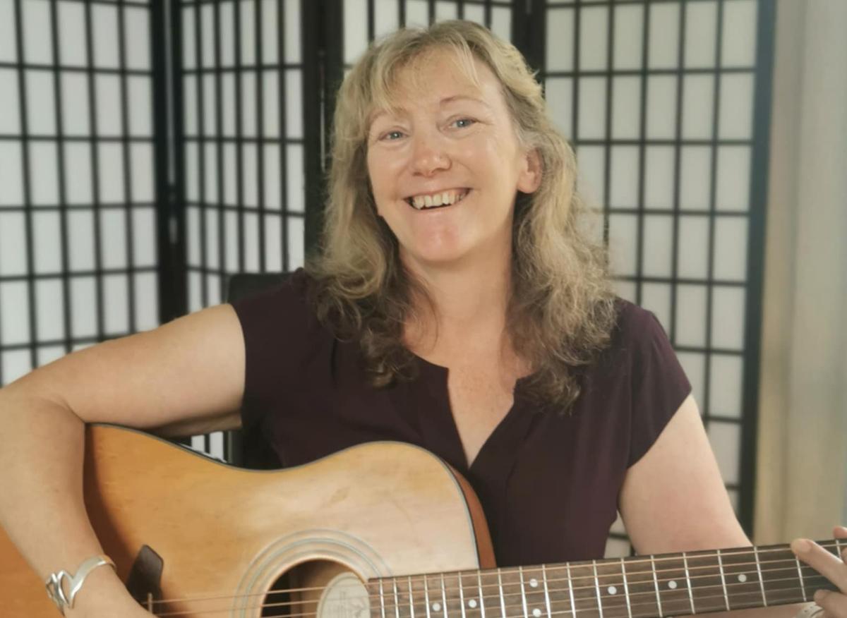 Kath Davey -  Guitar and Ukulele Teacher