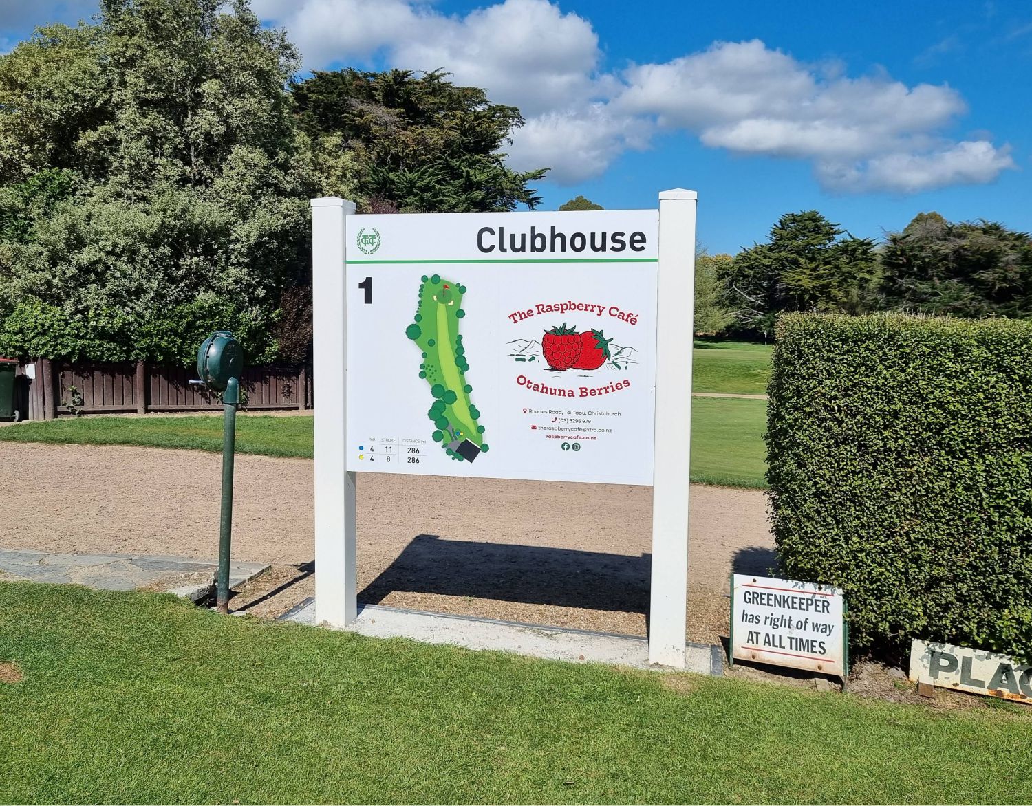 Paragon PVC fencing used to hold up a colourful map of a golf course's first hole