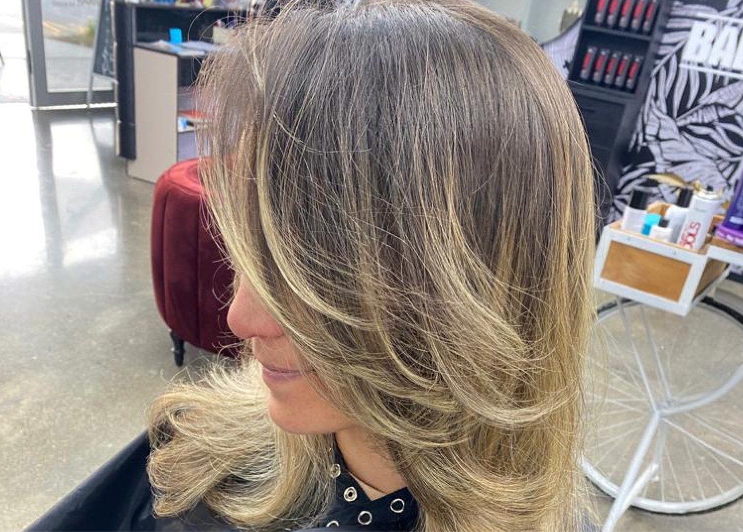 Picture of a women's Ombre Blonde hair style with a salon blowout