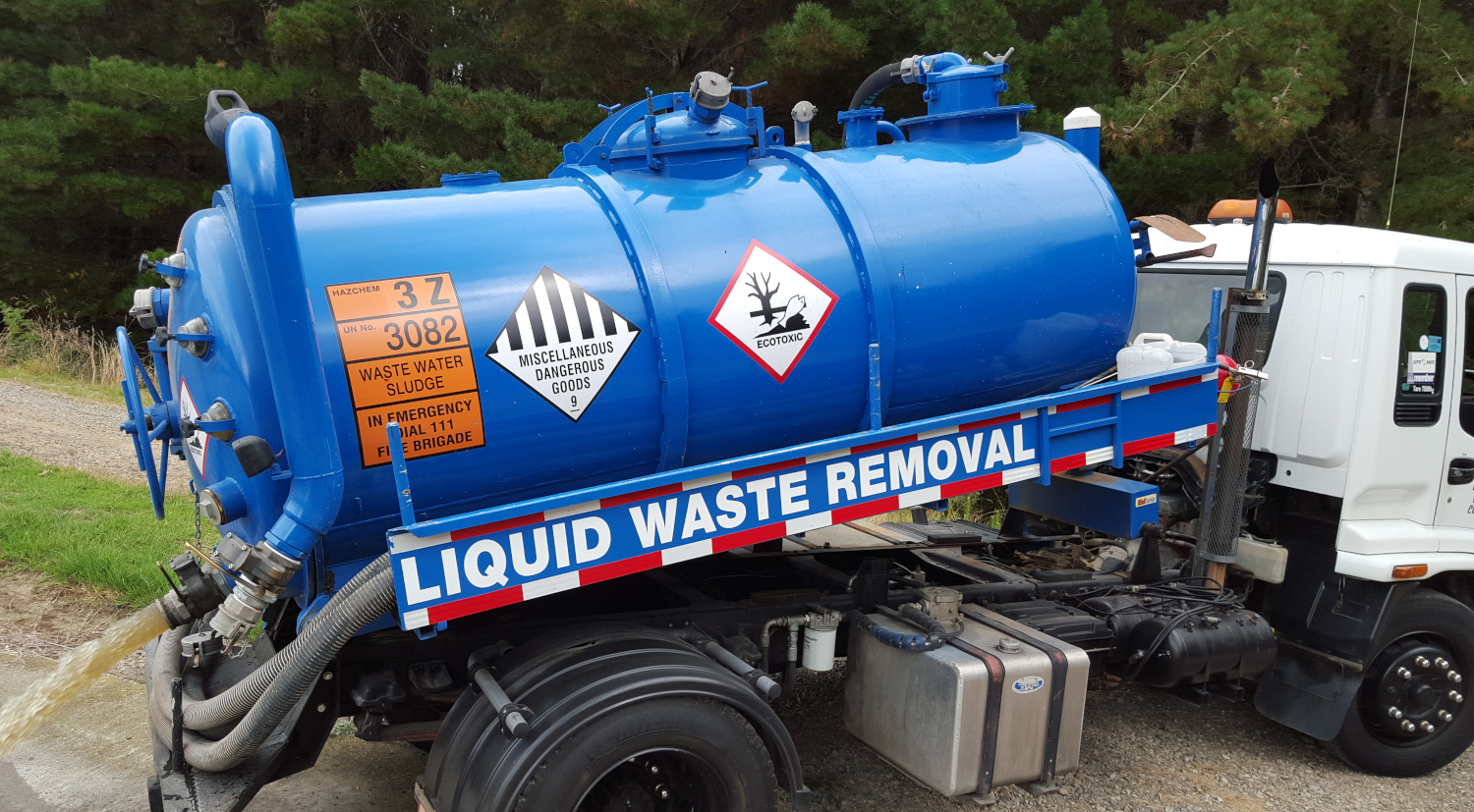 Image of a truck with a Blue Tank on the back that says 'Liquid Waste Removal' | Septic Tank Cleaning Levin