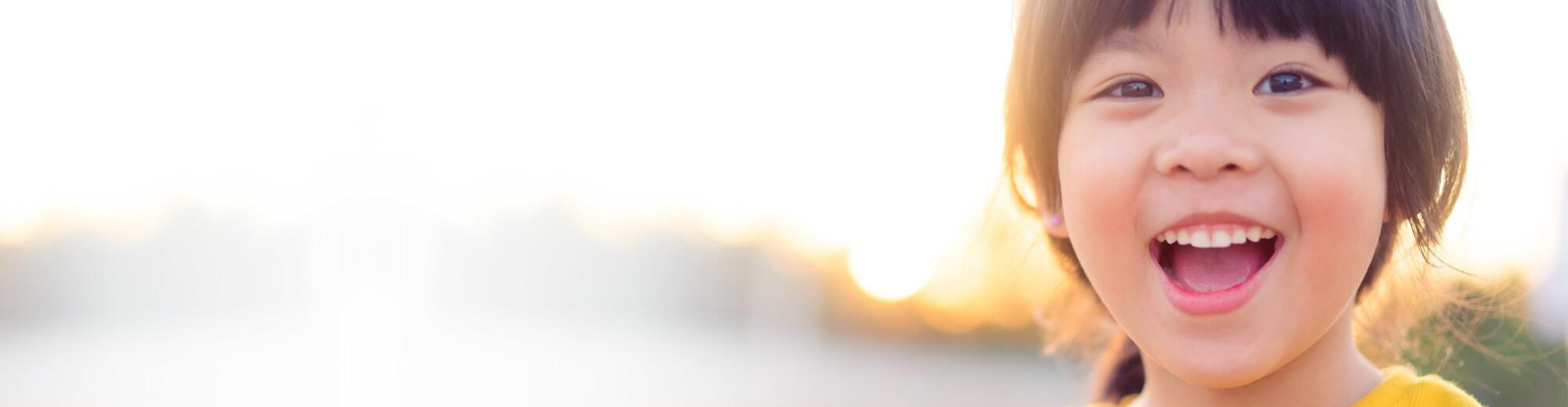 Young girl at the beach with a happy smiling face