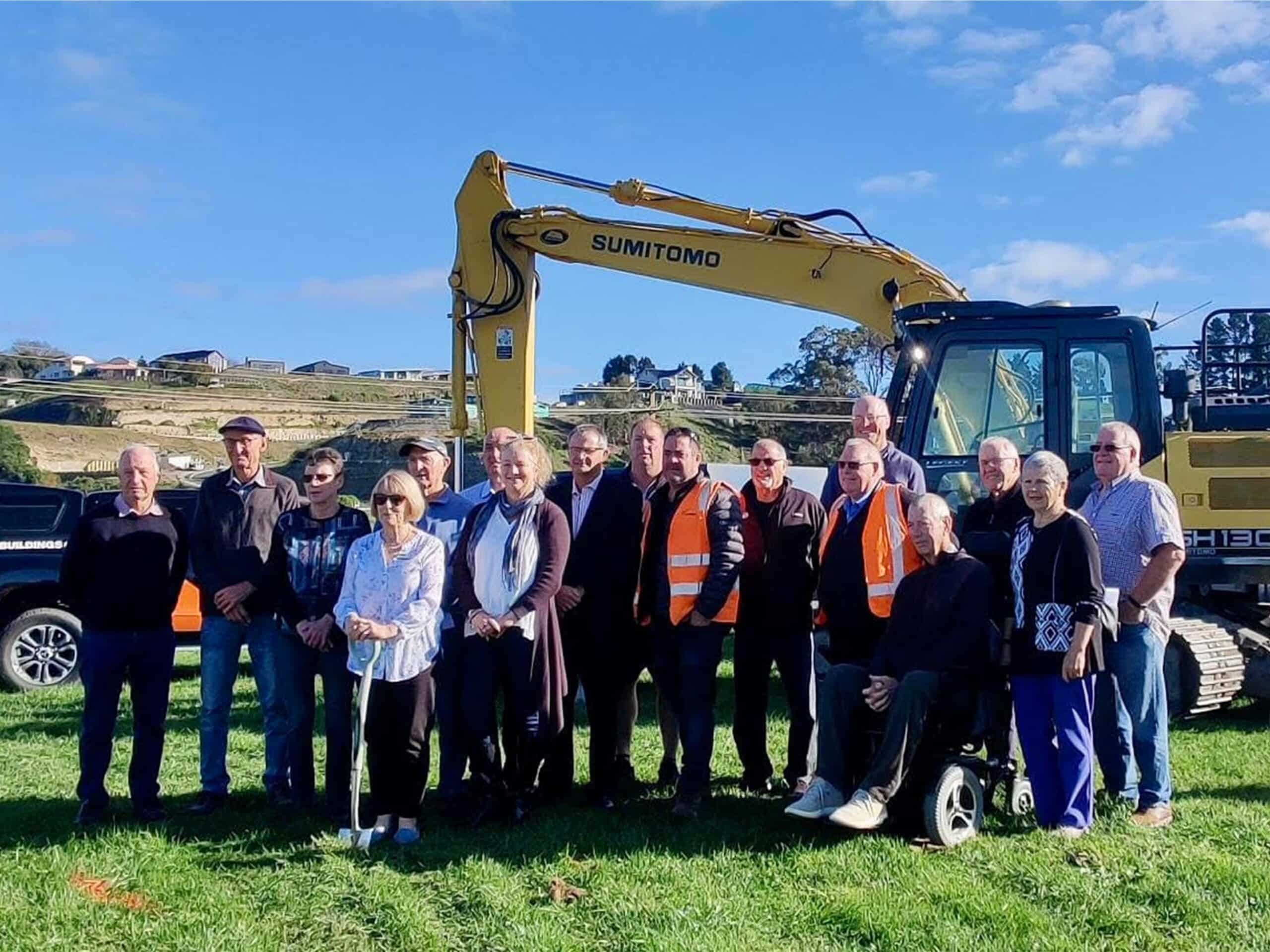 Make a donation - Team surrounding a digger