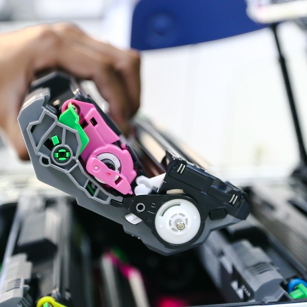 changing a printer/copier cartridge/toner