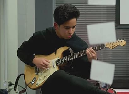 Sean Oasan - Acoustic, Electric, Bass Guitar and Ukulele Teacher