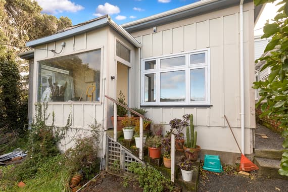 Adelaide Road entrance before