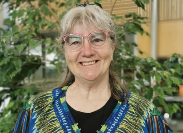 Sue Coulston - Ukulele , Guitar and Vocals Teacher